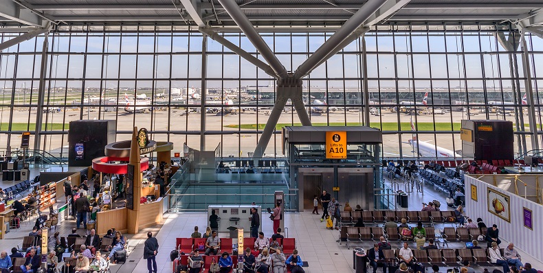 Heathrow Terminal 5 - Stockfoto-ID: 224687602 Copyright: AlexRotenberg