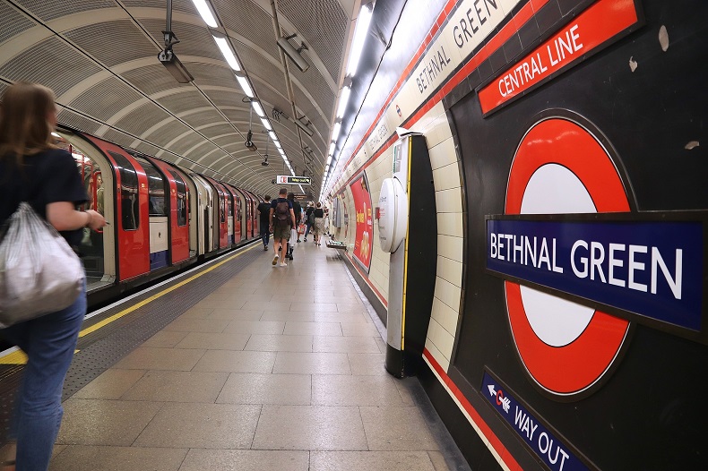 Metro London - © Stockfoto-ID: 384412745 Copyright: Tupungato